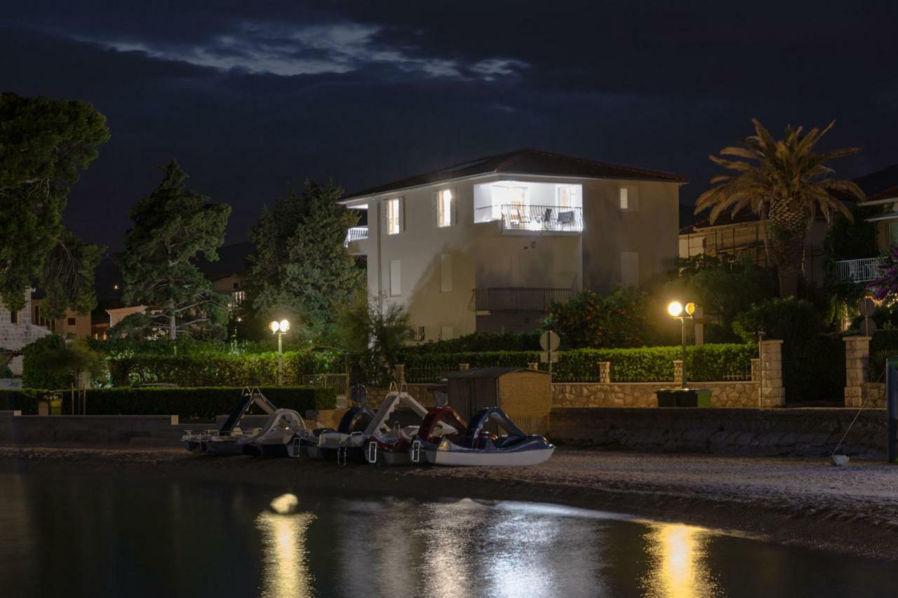 Beachfront Apartments Don Kaštela Exteriör bild